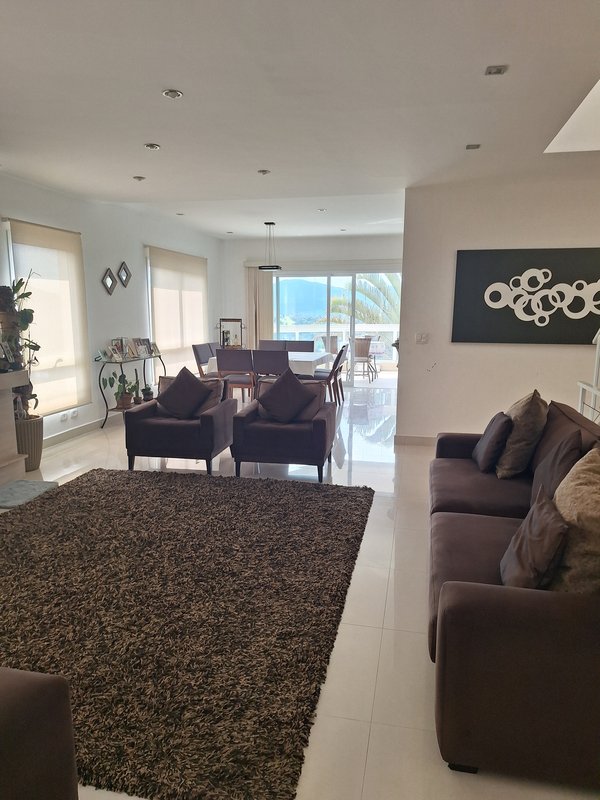 Linda Casa a Venda no Condomínio New Ville - Santana de Parnaíba - 