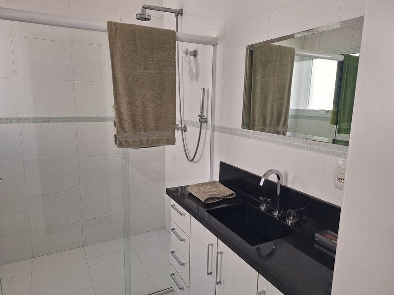 Linda Casa a Venda no Condomínio New Ville - Santana de Parnaíba - 
