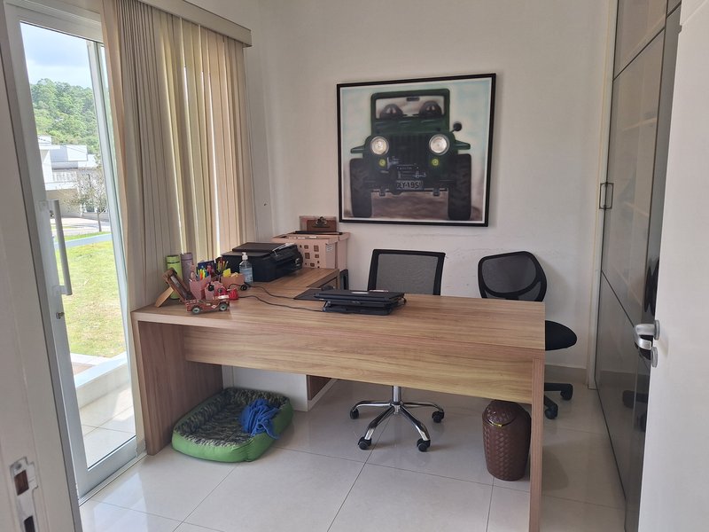 Linda Casa a Venda no Condomínio New Ville - Santana de Parnaíba - 