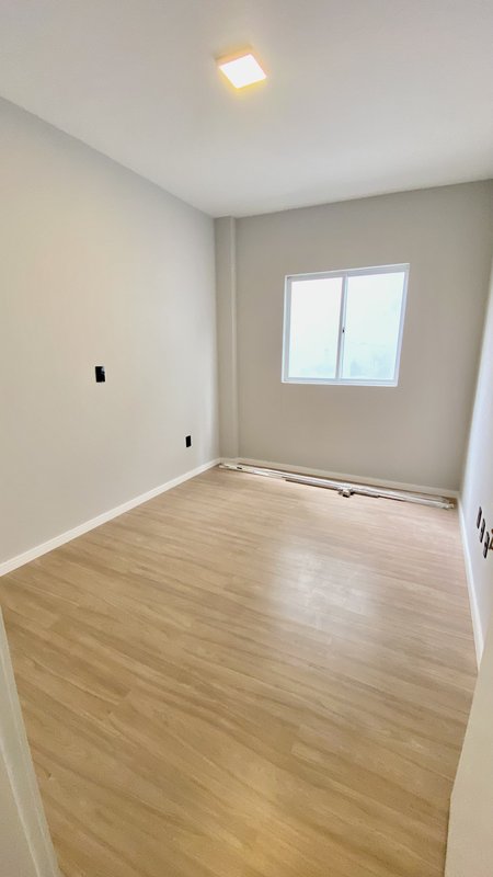 APARTAMENTO COM 1 SUÍTE MAIS 1 DORMITÓRIO NA SANTA RITA - Brusque - 