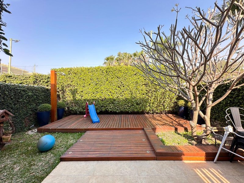 Linda casa em condomínio cercada pela natureza - Campinas - 