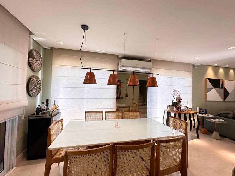 Linda casa em condomínio cercada pela natureza - Campinas - 