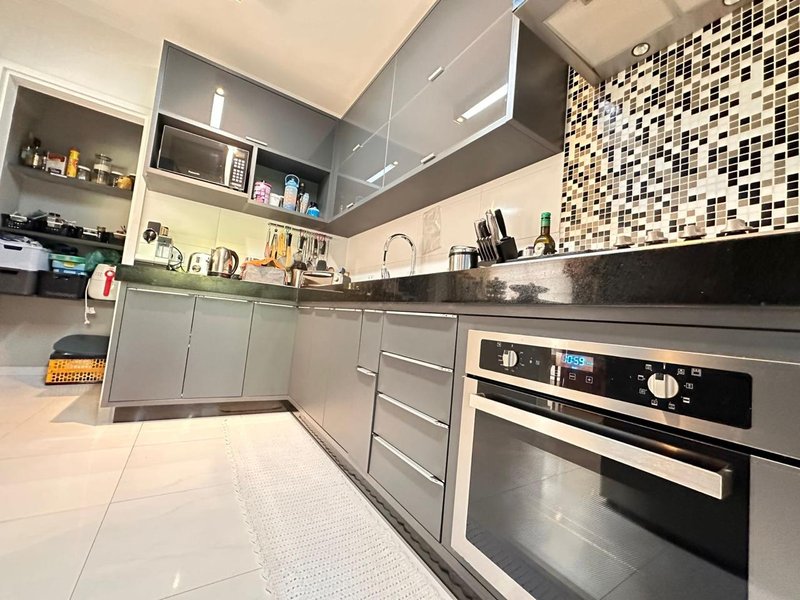 Linda casa em condomínio cercada pela natureza - Campinas - 