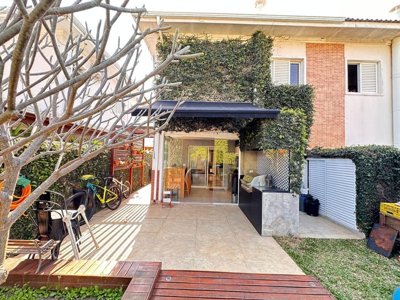 Linda casa em condomínio cercada pela natureza - Campinas - 
