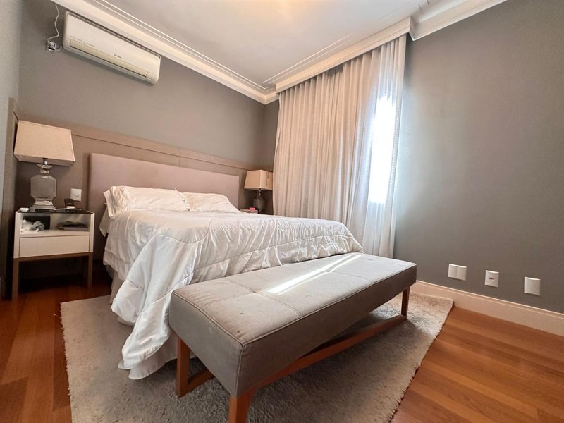 Linda casa em condomínio cercada pela natureza - Campinas - 