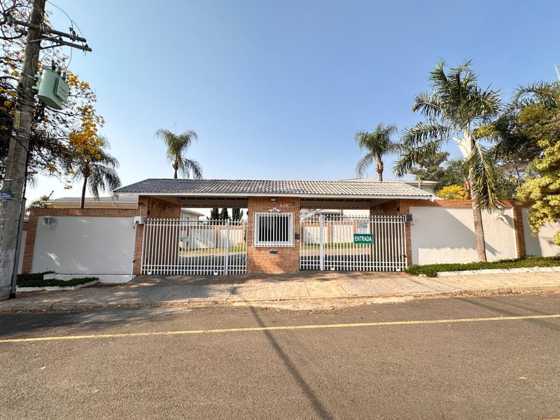 Linda casa em condomínio cercada pela natureza - Campinas - 