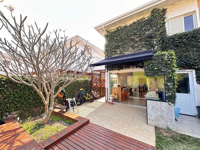 Linda casa em condomínio cercada pela natureza - Campinas - 