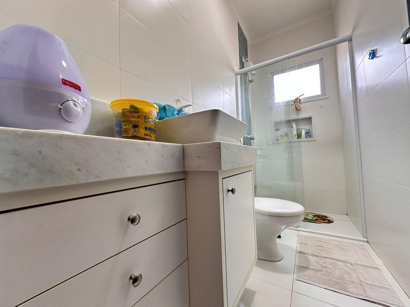 Linda casa em condomínio cercada pela natureza - Campinas - 