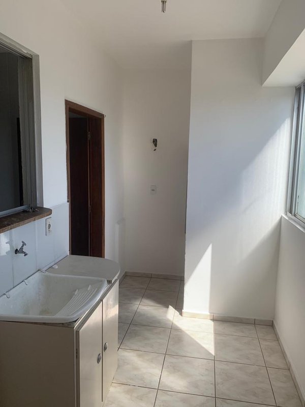 APARTAMENTO COM 1 SUÍTE MAIS 2 DORMITÓRIOS NO SÃO LUIZ - Brusque - 
