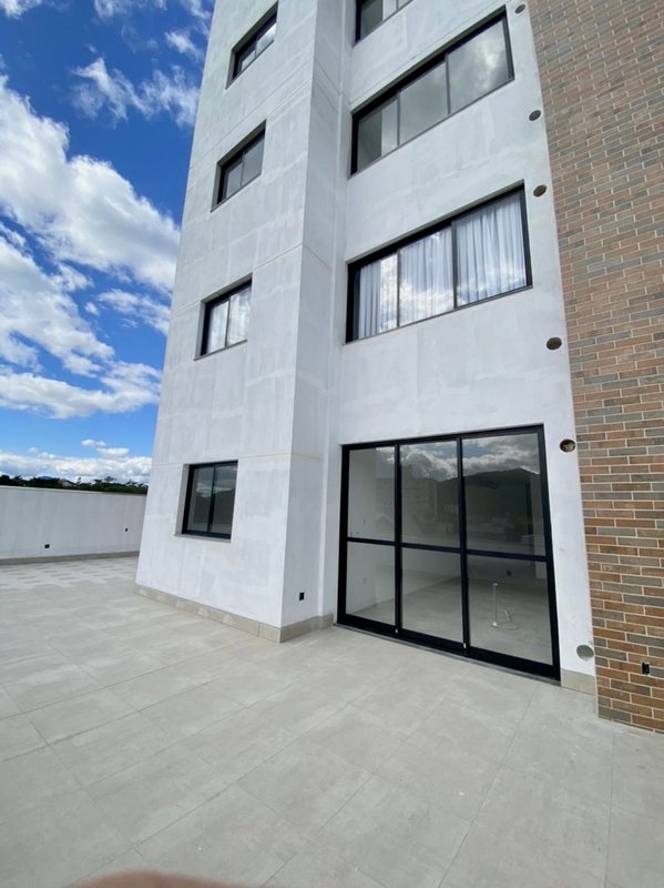 APARTAMENTO COM 2 SUÍTES E SACADA ESTENDIDA NO BAIRRO GUARANI - Brusque - 