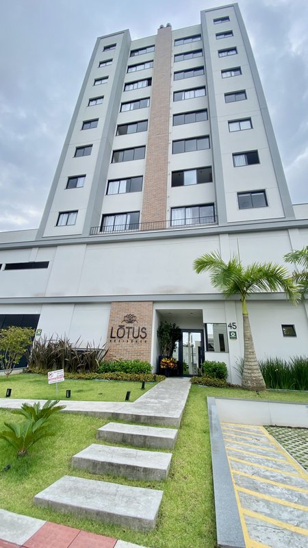APARTAMENTO COM 2 SUÍTES E SACADA ESTENDIDA NO BAIRRO GUARANI - Brusque - 