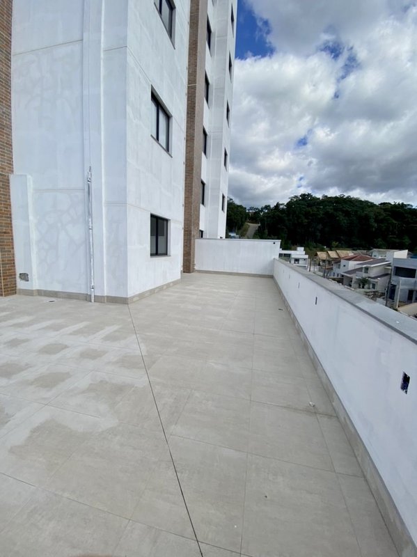 APARTAMENTO COM 2 SUÍTES E SACADA ESTENDIDA NO BAIRRO GUARANI - Brusque - 