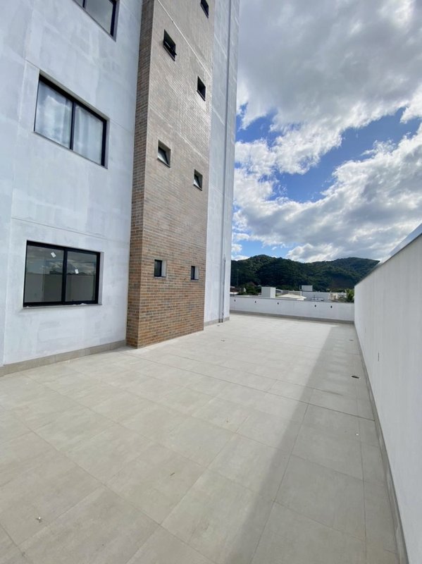 APARTAMENTO COM 2 SUÍTES E SACADA ESTENDIDA NO BAIRRO GUARANI - Brusque - 