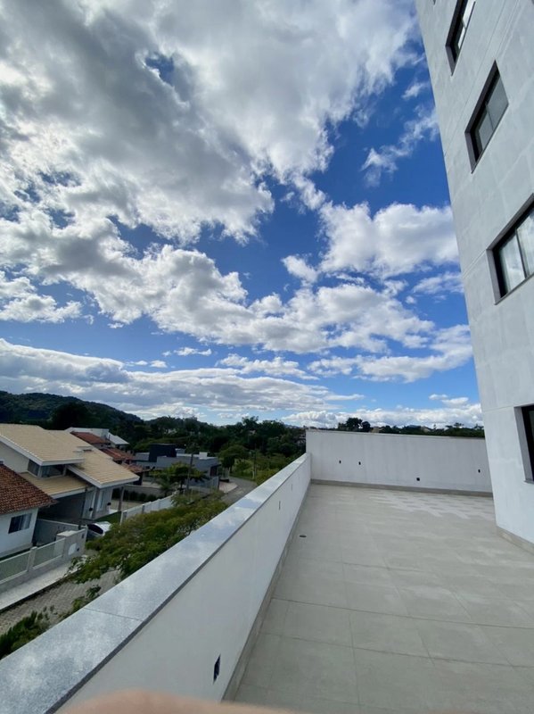 APARTAMENTO COM 2 SUÍTES E SACADA ESTENDIDA NO BAIRRO GUARANI - Brusque - 