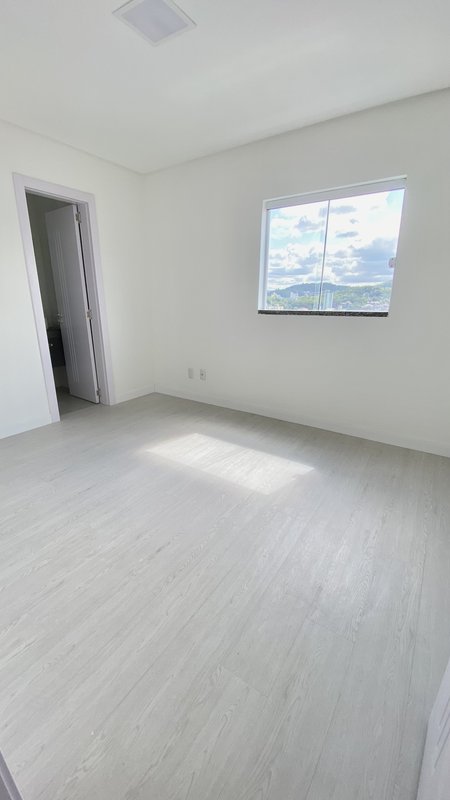 APARTAMENTO COM 1 SUÍTE MAIS 1 DORMITÓRIO NA SANTA RITA - Brusque - 