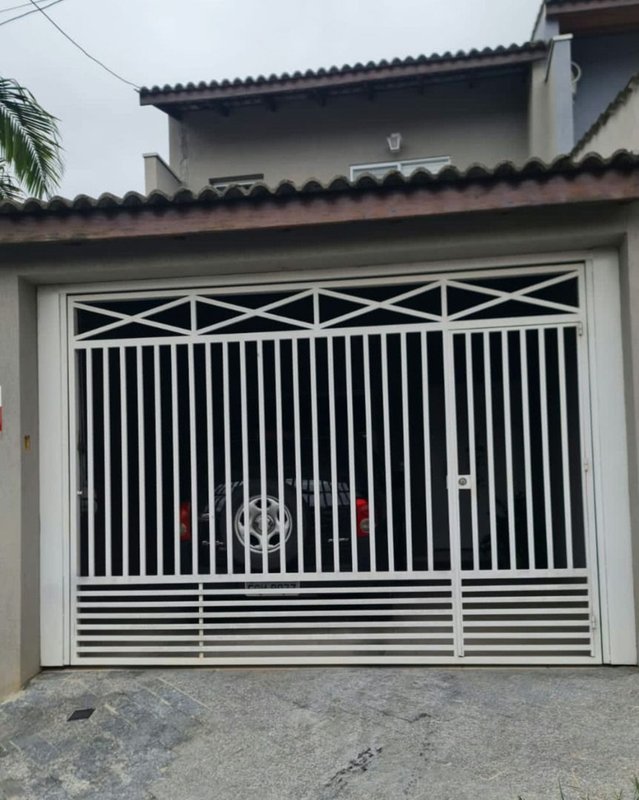 Sobrado maravilhoso na Vila Suíssa com 3 dormitórios, sendo 1 suíte - Mogi das Cruzes - 