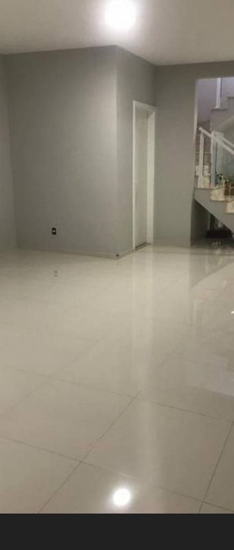 Sobrado maravilhoso na Vila Suíssa com 3 dormitórios, sendo 1 suíte - Mogi das Cruzes - 
