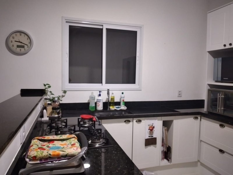 Sobrado maravilhoso na Vila Suíssa com 3 dormitórios, sendo 1 suíte - Mogi das Cruzes - 