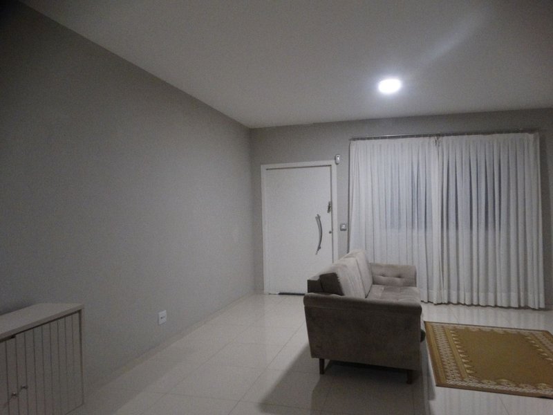 Sobrado maravilhoso na Vila Suíssa com 3 dormitórios, sendo 1 suíte - Mogi das Cruzes - 