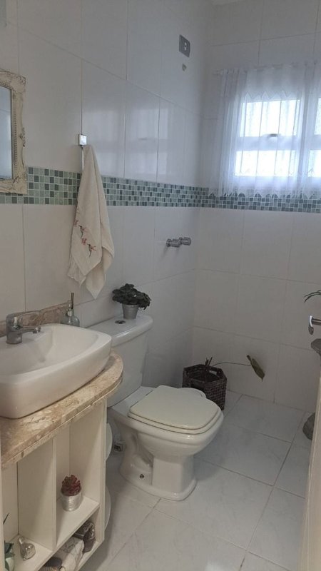 Excelente imóvel no Condomínio Aruã Brisas com 03 dormitórios sendo 02 suítes - Mogi das Cruzes - 