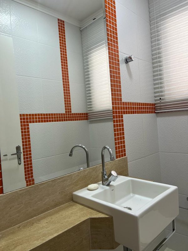 Sobrado em Condomínio Fechado na Vila Oliveira com 03 dormitórios, suíte e área gourmet - Mogi das Cruzes - 