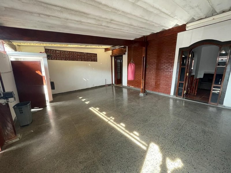 Casa térrea no Conjunto do Bosque com 02 dormitórios e edícula - Mogi das Cruzes - 