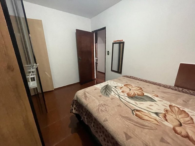 Casa térrea no Conjunto do Bosque com 02 dormitórios e edícula - Mogi das Cruzes - 