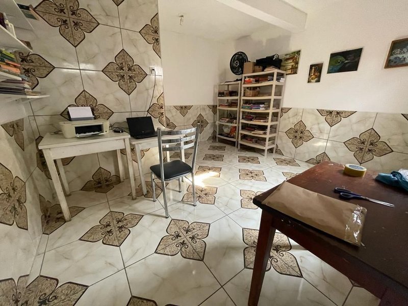 Casa térrea no Conjunto do Bosque com 02 dormitórios e edícula - Mogi das Cruzes - 