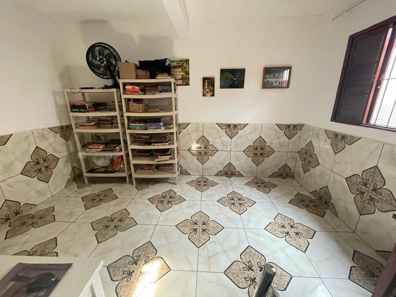 Casa térrea no Conjunto do Bosque com 02 dormitórios e edícula - Mogi das Cruzes - 