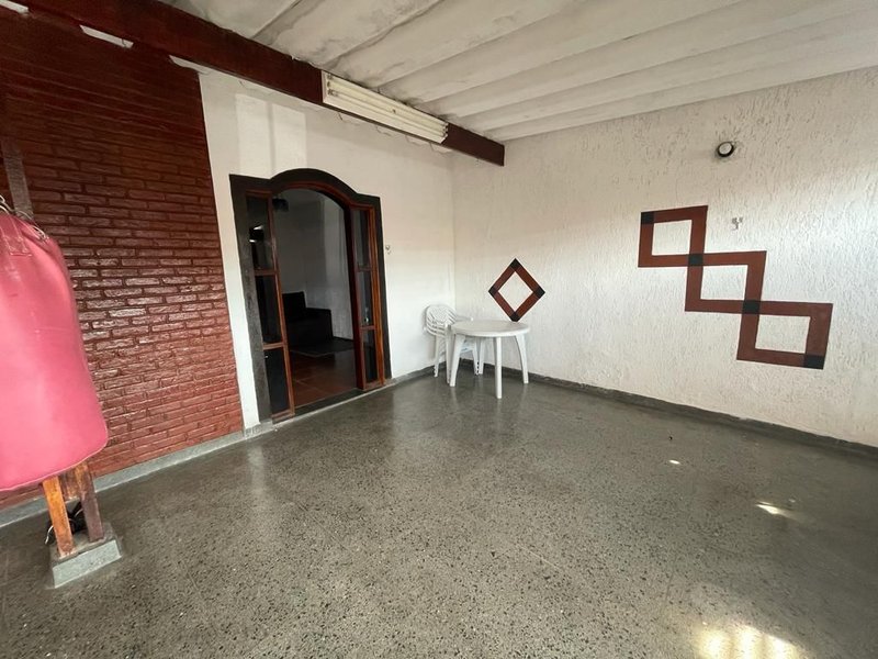 Casa térrea no Conjunto do Bosque com 02 dormitórios e edícula - Mogi das Cruzes - 