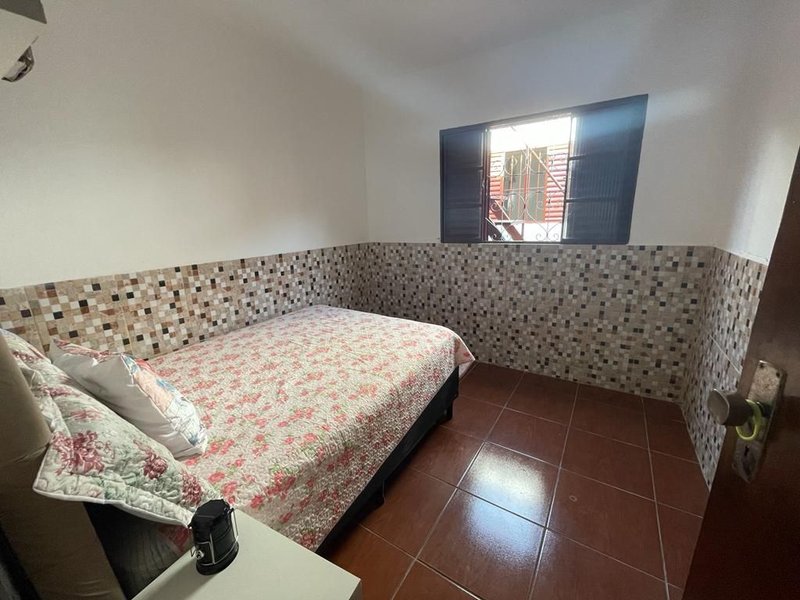 Casa térrea no Conjunto do Bosque com 02 dormitórios e edícula - Mogi das Cruzes - 