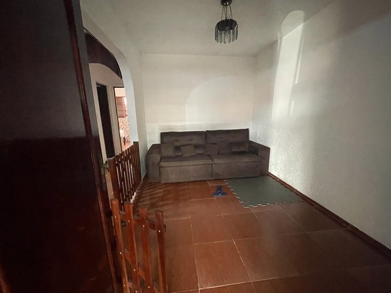 Casa térrea no Conjunto do Bosque com 02 dormitórios e edícula - Mogi das Cruzes - 