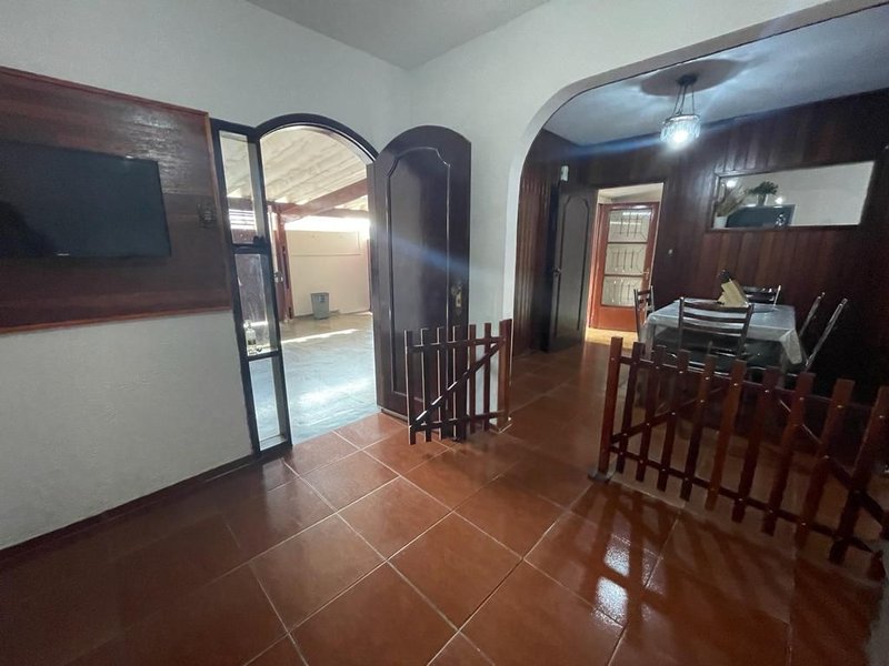 Casa térrea no Conjunto do Bosque com 02 dormitórios e edícula - Mogi das Cruzes - 