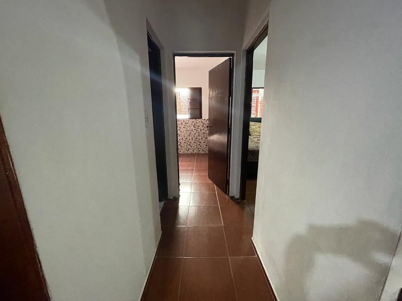 Casa térrea no Conjunto do Bosque com 02 dormitórios e edícula - Mogi das Cruzes - 