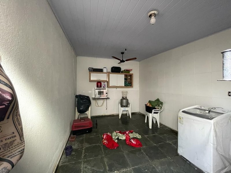 Casa térrea no Conjunto do Bosque com 02 dormitórios e edícula - Mogi das Cruzes - 