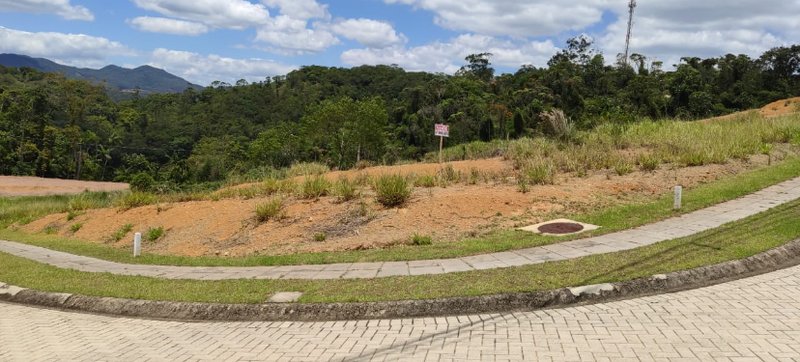 TERRENO EM CONDOMÍNIO FECHADO PRÓXIMO AO CENTRO - Brusque - 