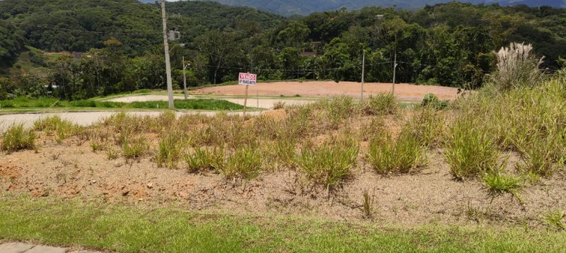 TERRENO EM CONDOMÍNIO FECHADO PRÓXIMO AO CENTRO - Brusque - 