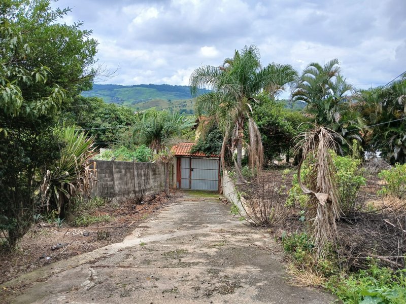 Linda Chácara com 1600m2 Prox. a Km 42 da Rod. Castelo Branco - Santana de Parnaíba - 