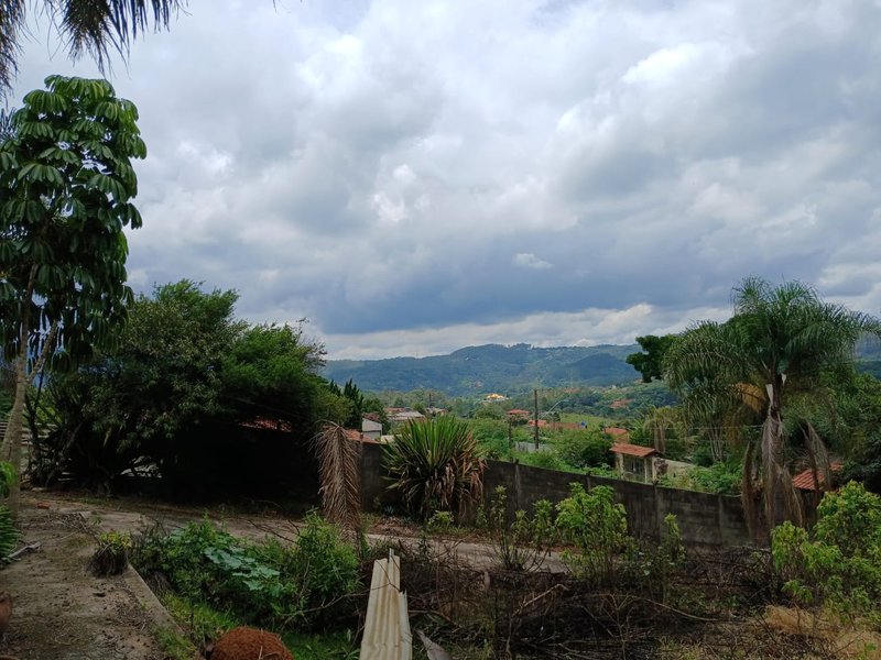 Linda Chácara com 1600m2 Prox. a Km 42 da Rod. Castelo Branco - Santana de Parnaíba - 