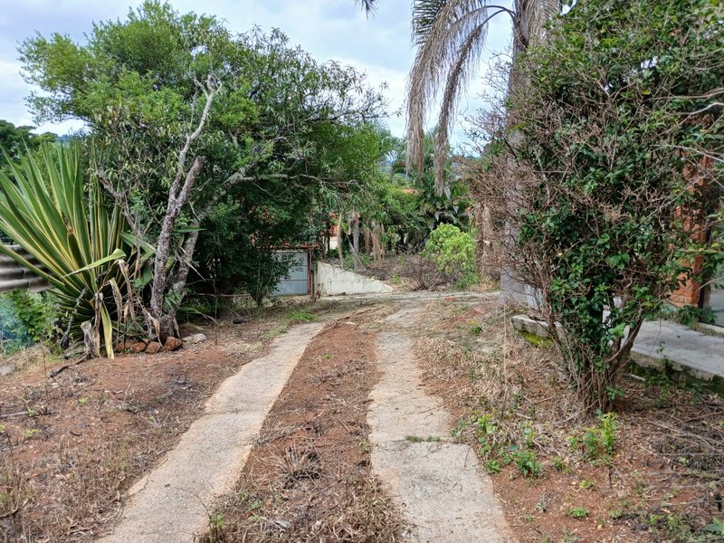 Linda Chácara com 1600m2 Prox. a Km 42 da Rod. Castelo Branco - Santana de Parnaíba - 