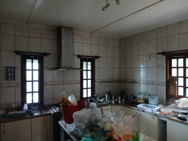 Linda Chácara com 1600m2 Prox. a Km 42 da Rod. Castelo Branco - Santana de Parnaíba - 
