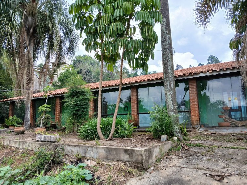 Linda Chácara com 1600m2 Prox. a Km 42 da Rod. Castelo Branco - Santana de Parnaíba - 