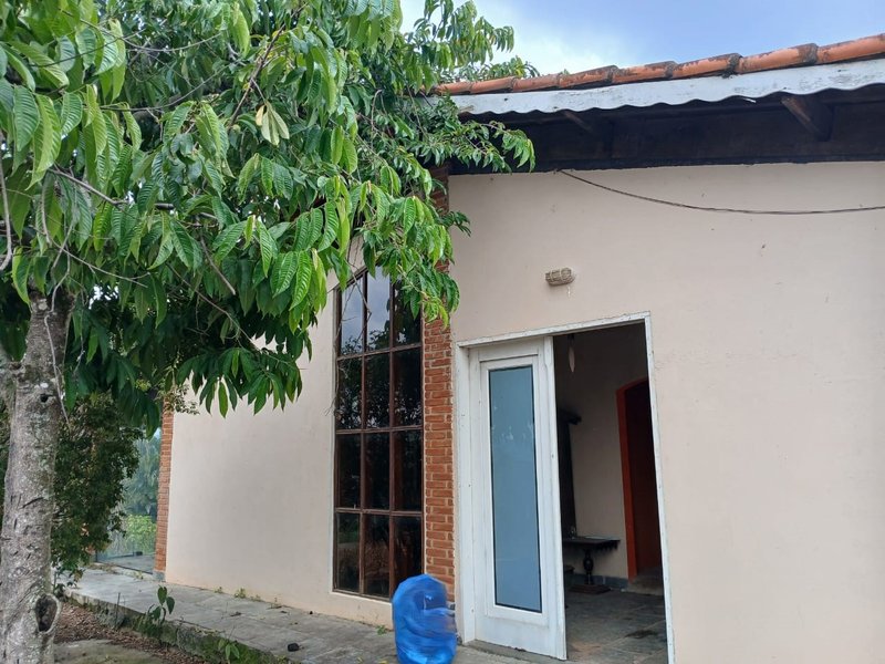 Linda Chácara com 1600m2 Prox. a Km 42 da Rod. Castelo Branco - Santana de Parnaíba - 