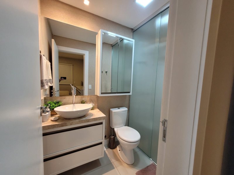 APARTAMENTO COM 1 SUÍTE MAIS 2 DORMITÓRIOS E 2 VGAS DE GARAGEM NO SÃO LUIZ - Brusque - 
