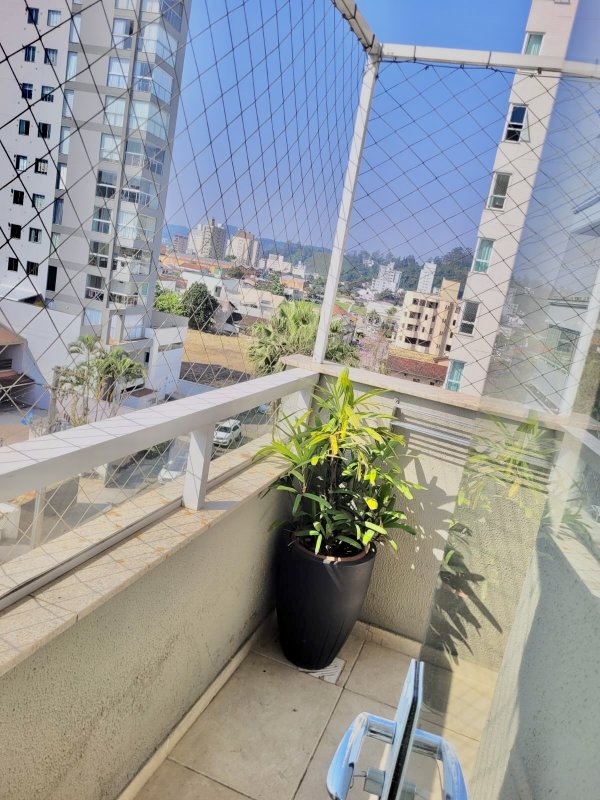APARTAMENTO COM 1 SUÍTE MAIS 2 DORMITÓRIOS E 2 VGAS DE GARAGEM NO SÃO LUIZ - Brusque - 