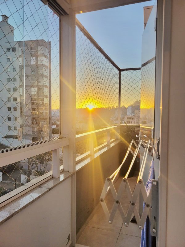 APARTAMENTO COM 1 SUÍTE MAIS 2 DORMITÓRIOS E 2 VGAS DE GARAGEM NO SÃO LUIZ - Brusque - 