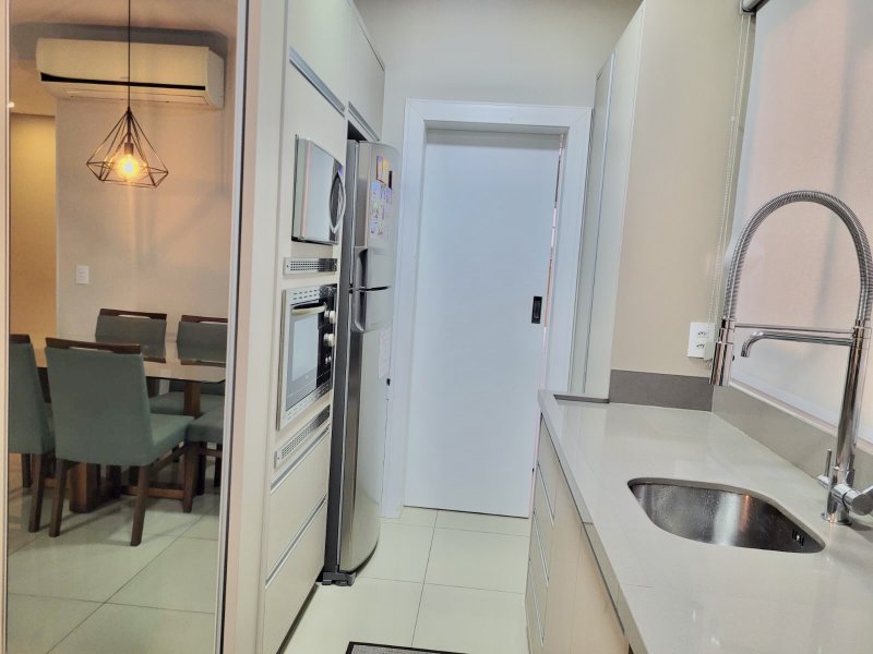 APARTAMENTO COM 1 SUÍTE MAIS 2 DORMITÓRIOS E 2 VGAS DE GARAGEM NO SÃO LUIZ - Brusque - 