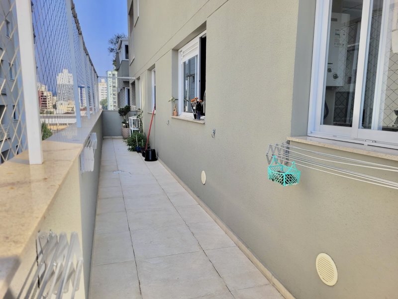 APARTAMENTO COM 1 SUÍTE MAIS 2 DORMITÓRIOS E 2 VGAS DE GARAGEM NO SÃO LUIZ - Brusque - 