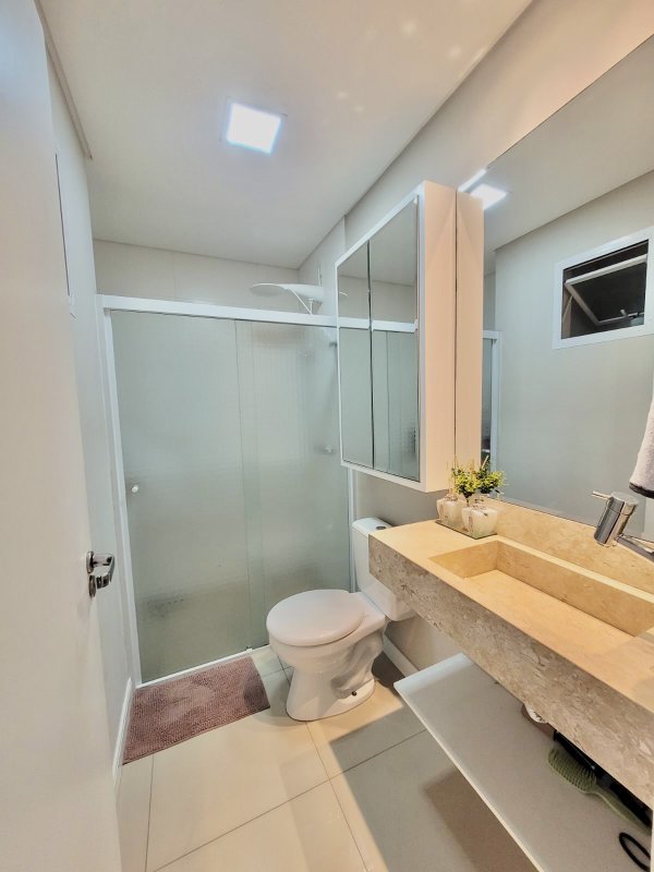 APARTAMENTO COM 1 SUÍTE MAIS 2 DORMITÓRIOS E 2 VGAS DE GARAGEM NO SÃO LUIZ - Brusque - 