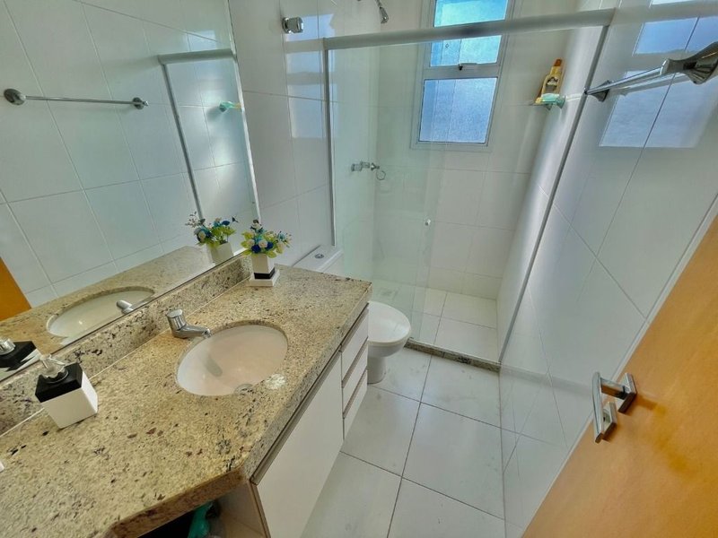 Apartamento de 3 quartos, 1 suíte, 2 vagas, lazer completo, à venda no centro de Guarapari Rua Maria Silva Guarapari - 